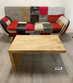 Coffee Table in legno massello di castagno con struttura in cristallo.