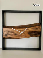 Orologio da parete di design realizzato in legno massello antico di castagno con struttura in metallo nero opaco
