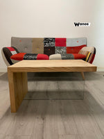 Coffee Table in legno massello di castagno con struttura in cristallo.