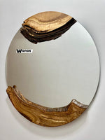 Specchio circolare di design con cornice in legno massello di ulivo secolare