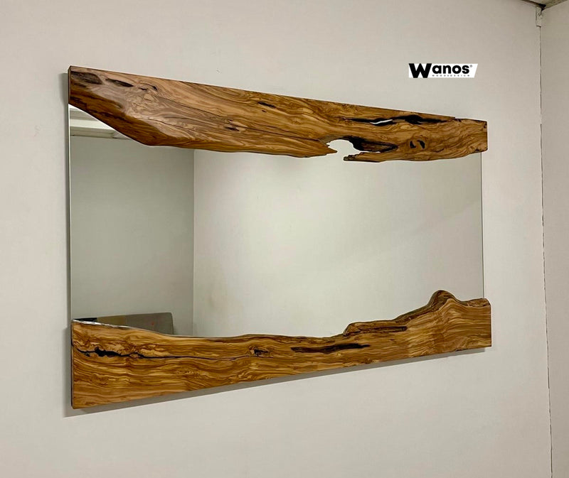 Specchio da parete di design con cornice in legno massello di ulivo secolare