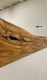 Specchio da parete di design con cornice in legno massello di ulivo secolare