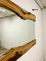 Specchio di design con cornice in legno massello di ulivo secolare