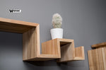 Mensola dal design geometrico realizzata totalmente in legno massello nobile