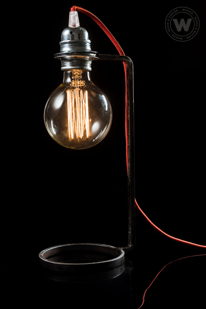 Lampada da tavolo di design in ferro battuto "Swan"