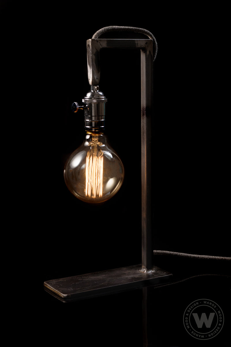 Lampada da tavolo di design in ferro battuto "Crane"