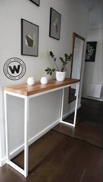 Consolle realizzata in ferro con ripiano in legno massello di castagno