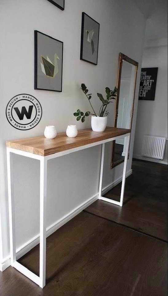 Consolle realizzata in ferro con ripiano in legno massello di castagno