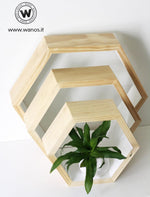Mensola geometrica esagonale da parete di design realizzata in legno massello.