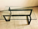 Tavolo di design realizzato in fero battuto e vetro