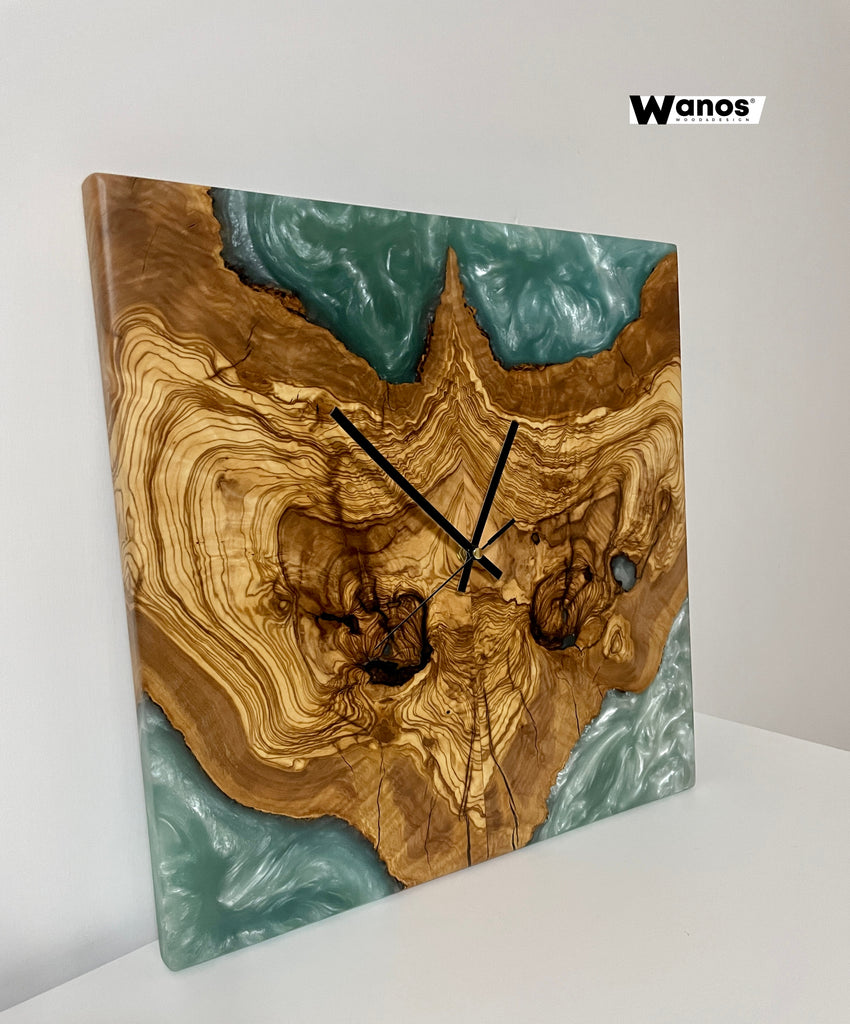Lampadario realizzato in legno massello di ulivo secolare immerso in r –  Wanos Wood & Design