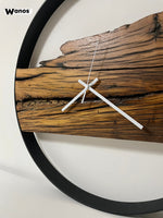 Orologio da parete in legno massello di castagno invecchiato con struttura in metallo nero opaco