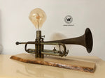 Lampada di design vintage realizzata con tromba antica del 1945.