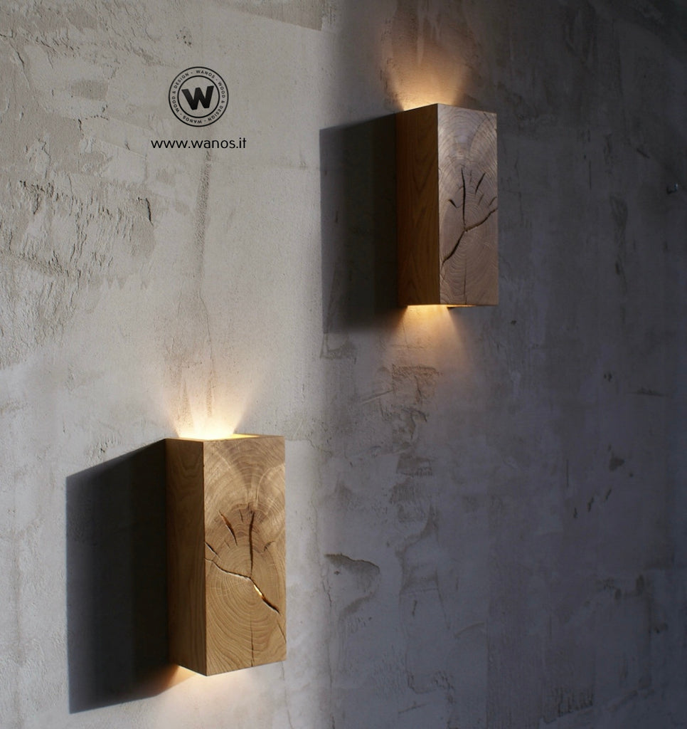 Applique da parete realizzato in legno massello di castagno naturale – Wanos  Wood & Design