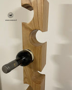 Portabottiglie di design in legno massello di castagno su base in metallo