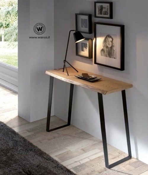 Consolle di design con piano in legno massello di castagno su struttura in metallo