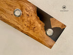 Lampadario di design realizzato in radice di ulivo secolare immerso in resina epossidica nera con 3 punti luce