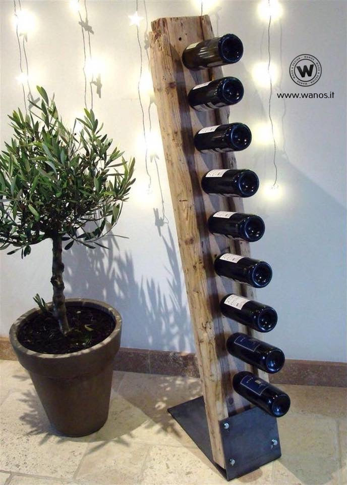 Portabottiglie da terra "Iron-Wood" in legno massello di castagno invecchiato su base in ferro solida