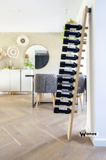 Portabottiglie di design da terra realizzato in legno massello