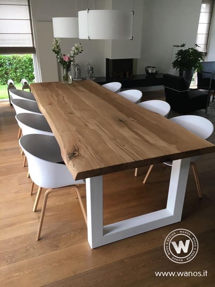 Tavolo di design in legno massello di castagno scortecciato allungabile su base in metallo