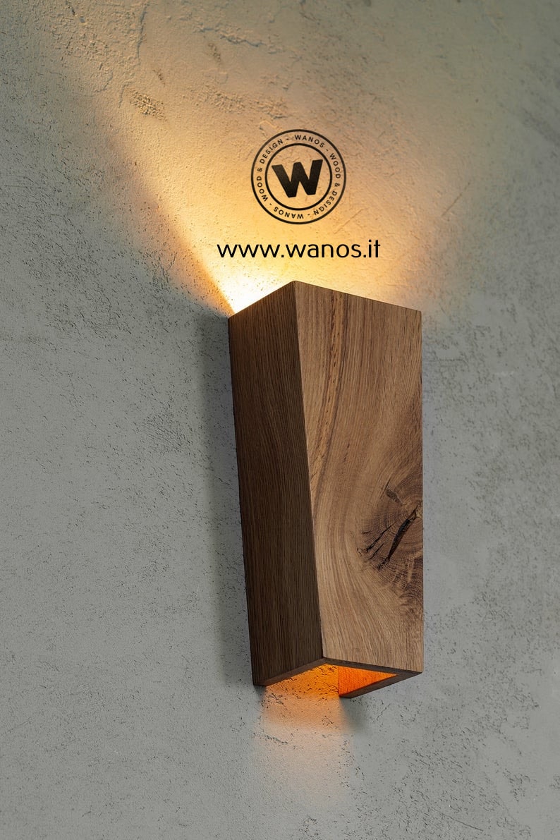 Applique da parete realizzato in legno massello di castagno naturale