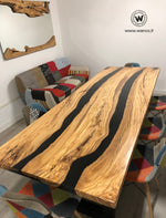 Tavolo di design con piano in legno massello di ulivo secolare immerso in resina nera su struttura in ferro