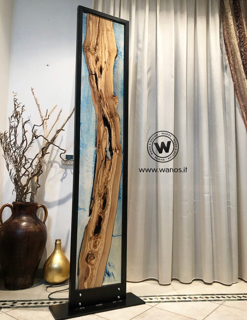 Lampadario realizzato in legno massello di ulivo secolare immerso in r –  Wanos Wood & Design