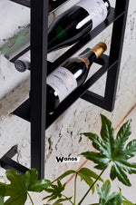 Portabottiglie da parete di design realizzato in metallo minimal