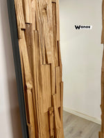 Specchio da appoggio o parete di design con cornice in legno massello di castagno scortecciato e metallo