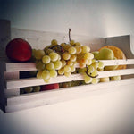 Portafrutta da parete realizzato in legno massello di design