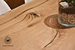 Tavolo di design in legno massello di castagno scortecciato allungabile su base in metallo