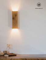 Applique da parete realizzato in legno massello di castagno naturale