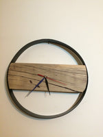 Orologio da parete circolare in legno massello e ferro artigianale in stile moderno