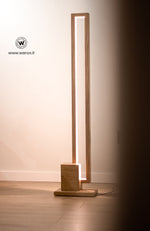 Piantana di design realizzata in legno massello di castagno con led integrato