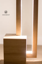 Piantana di design realizzata in legno massello di castagno con led integrato