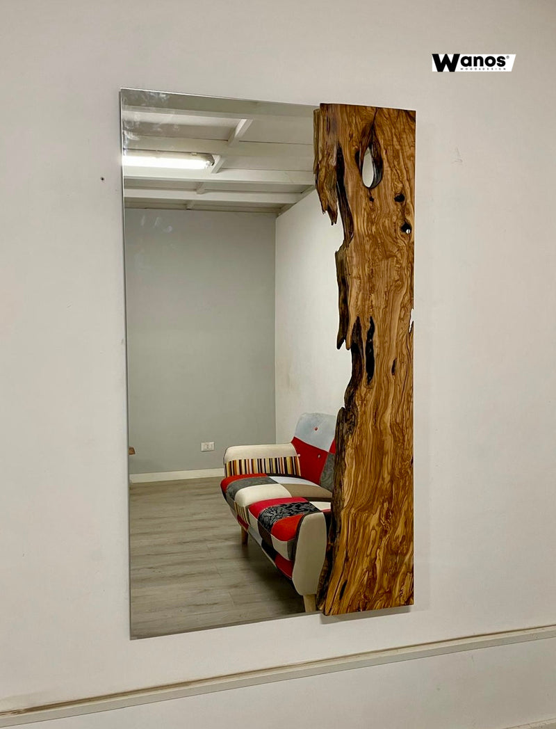 Specchio di design con cornice in legno massello di ulivo secolare