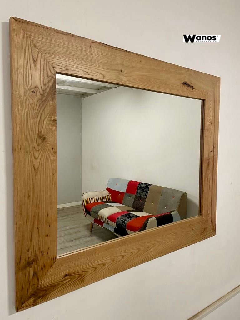 Specchio di design con cornice in legno massello di castagno invecchia –  Wanos Wood & Design