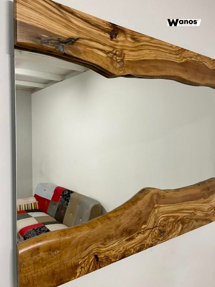 Specchio da parete di design con cornice in legno massello