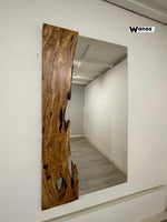Specchio di design con cornice in legno massello di ulivo secolare