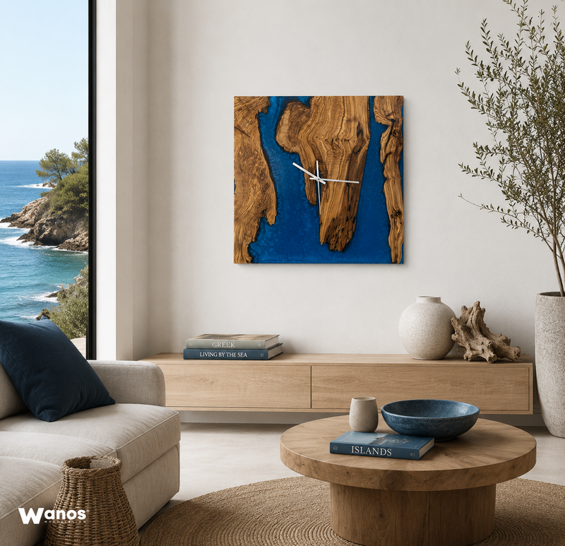Orologio da parete di design realizzato in legno massello di ulivo secolare immerso in resina blu oceano