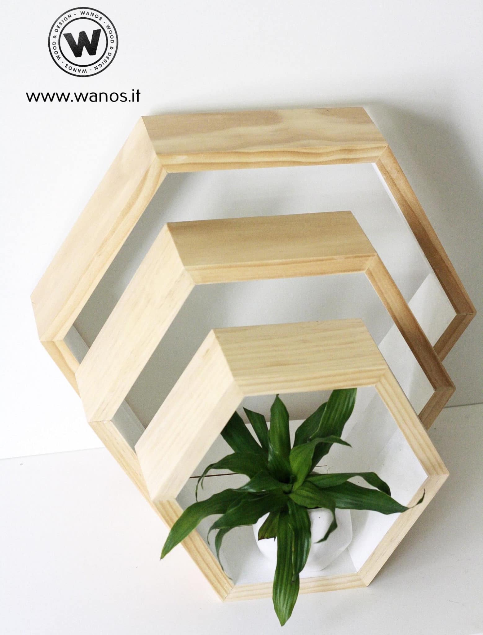 Mensola geometrica esagonale da parete di design realizzata in legno  massello.