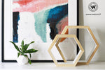 Mensola geometrica esagonale da parete di design realizzata in legno massello.
