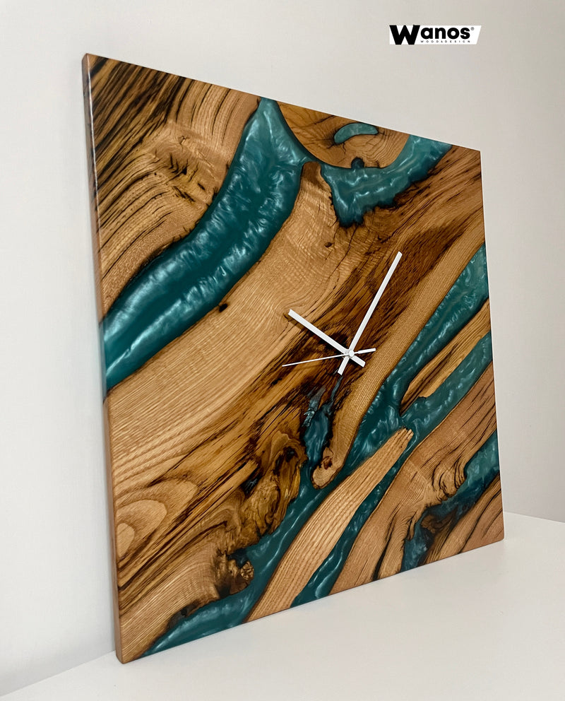 Orologio da parete di design realizzato in legno massello di castagno –  Wanos Wood & Design