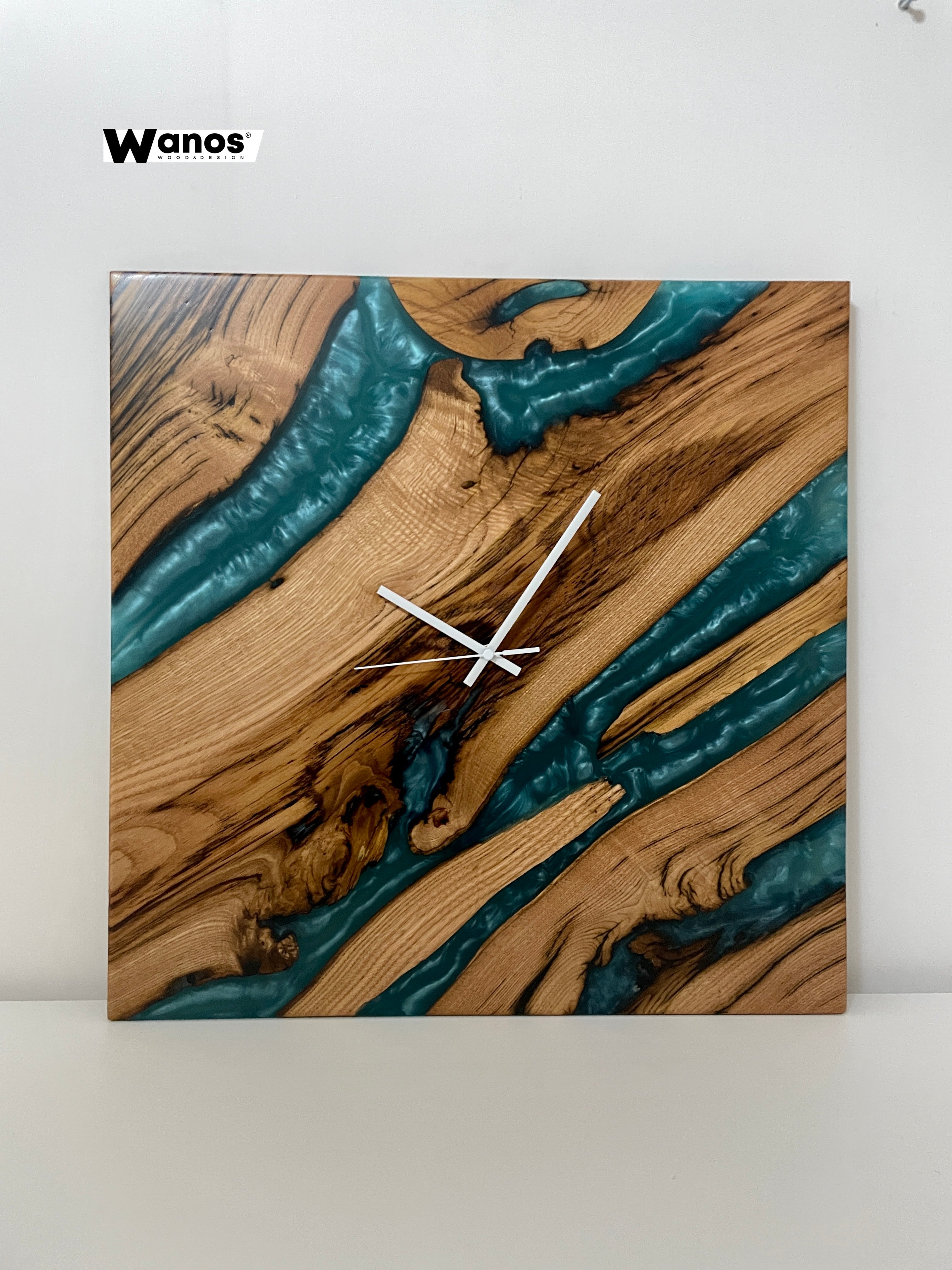 Orologio da parete di design realizzato in legno massello di castagno – Wanos  Wood & Design