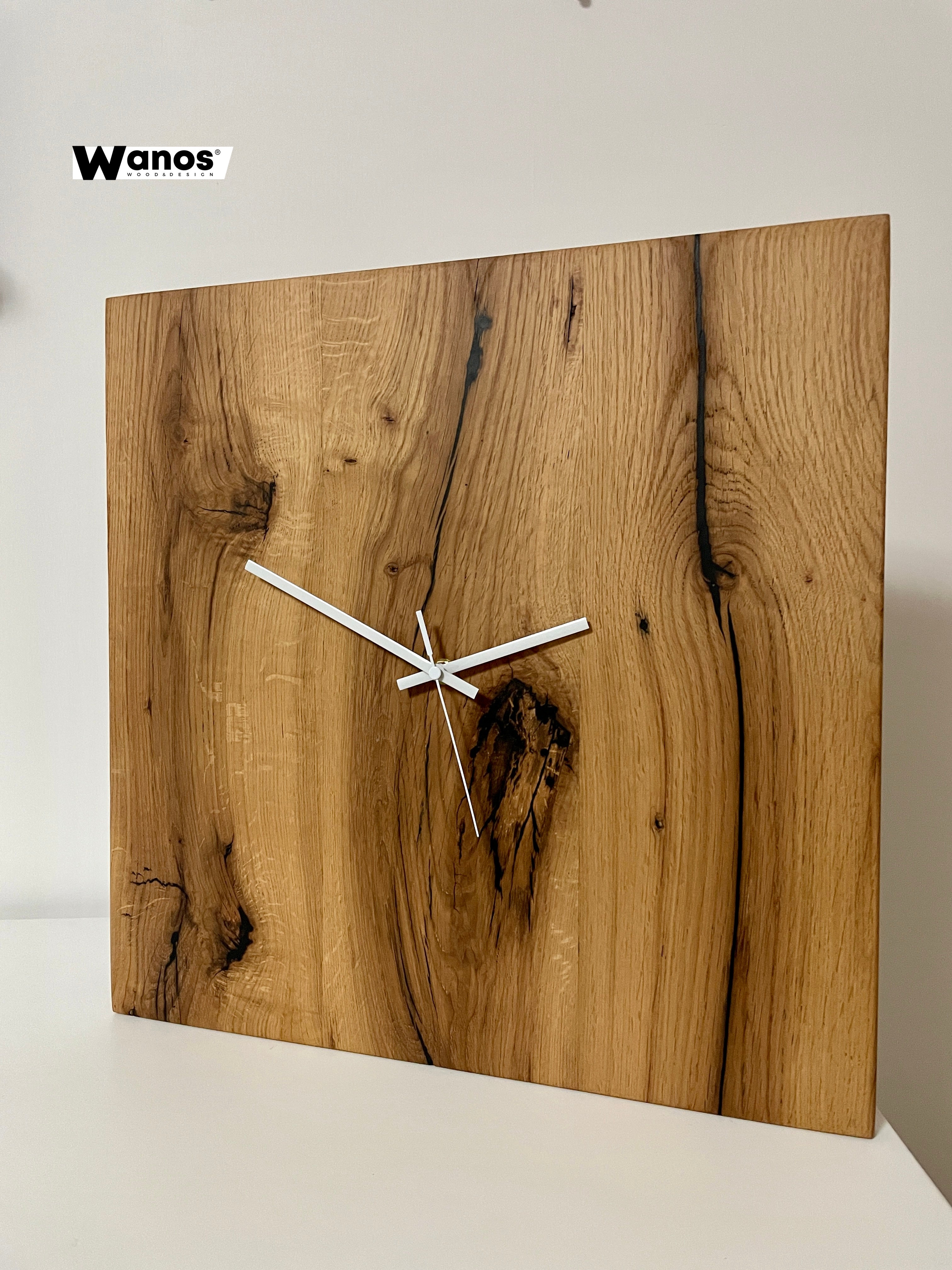 Orologio da parete realizzato in legno massello di rovere invecchiato –  Wanos Wood & Design
