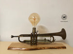 Lampada di design vintage realizzata con tromba antica del 1945.