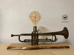Lampada di design vintage realizzata con tromba antica del 1945.