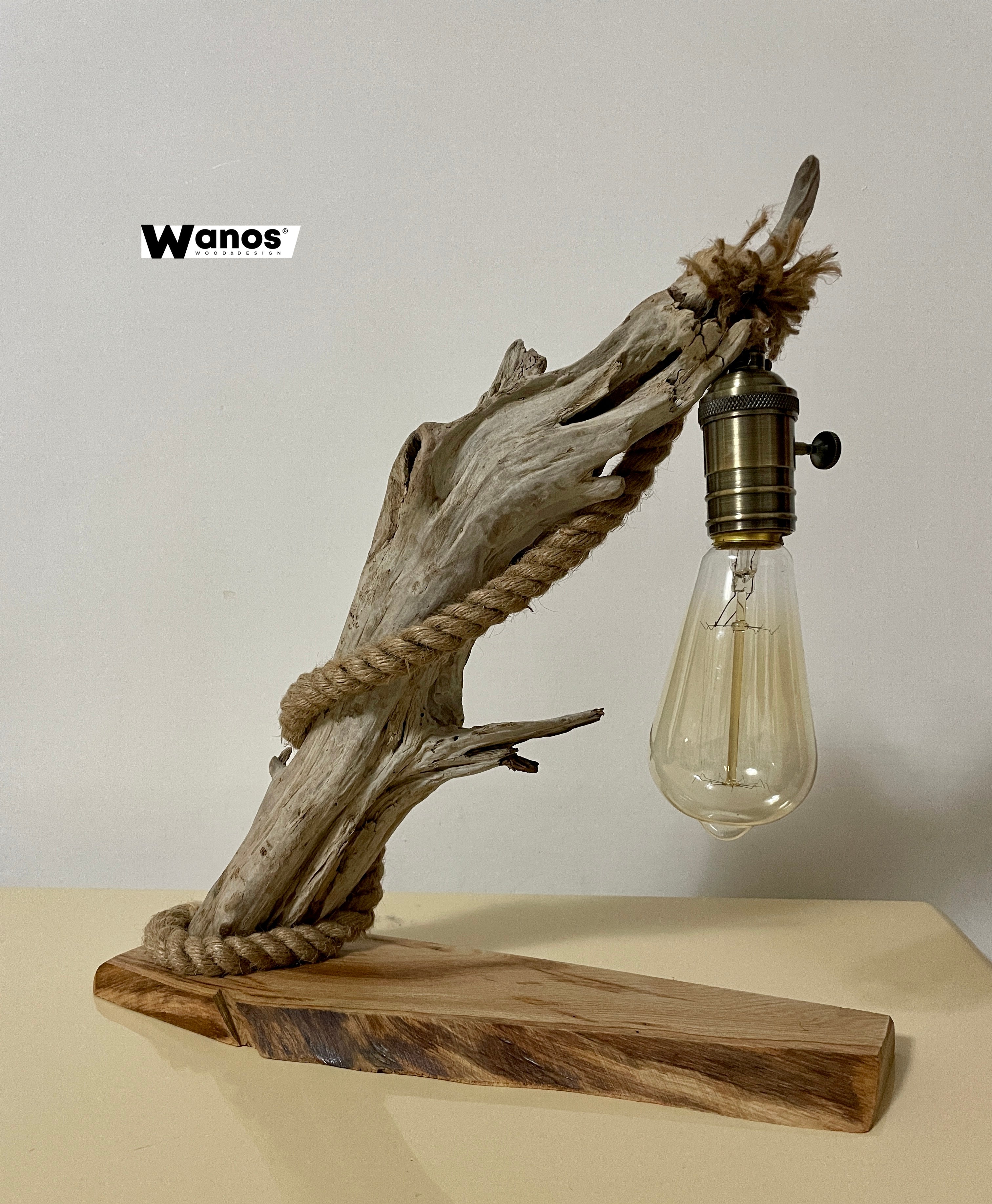 Lampada da tavolo in legno grezzo di design artigianale W-Sea – Wanos Wood  & Design