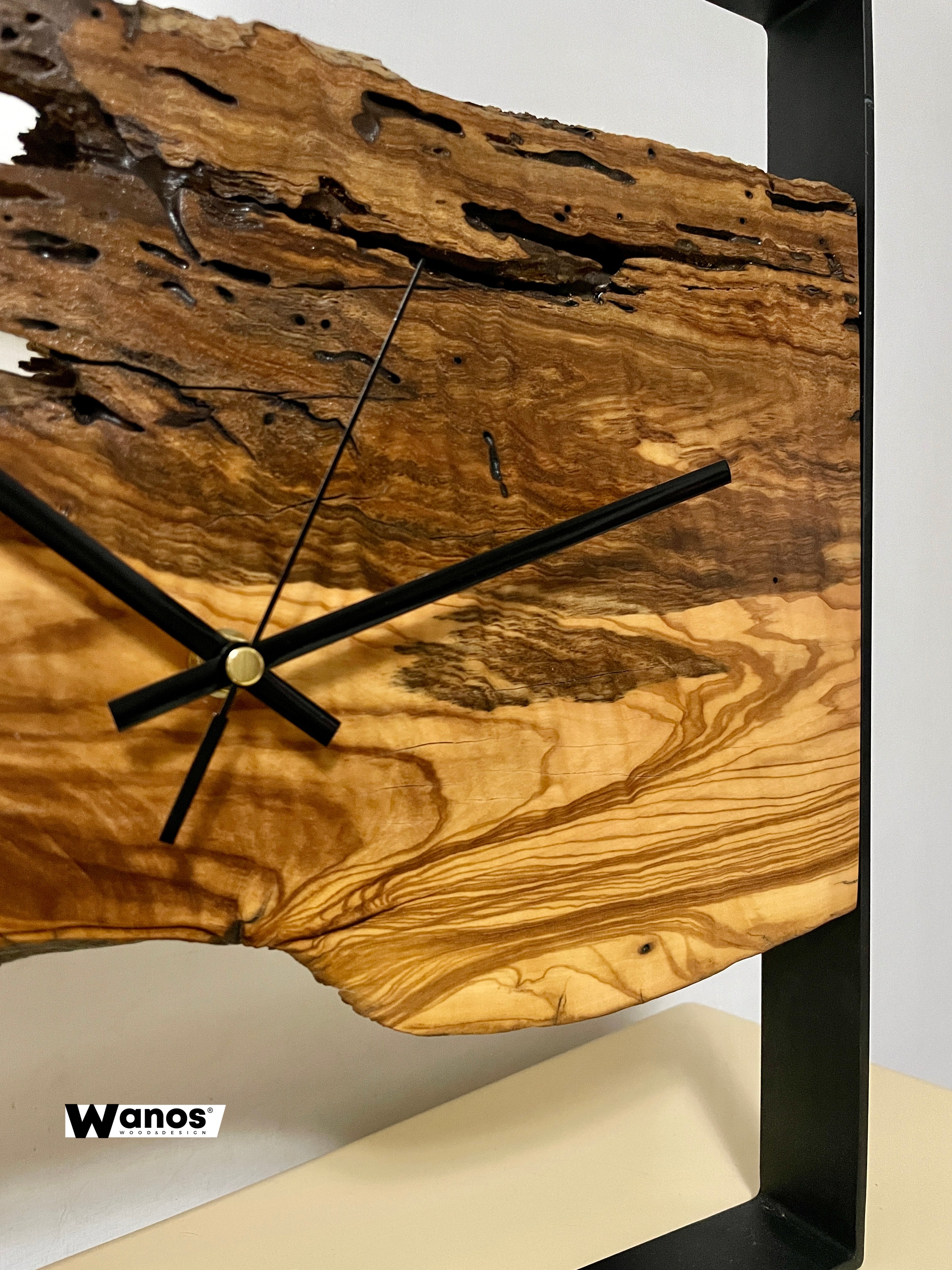 Orologio da parete di design realizzato in legno massello antico di ul –  Wanos Wood & Design