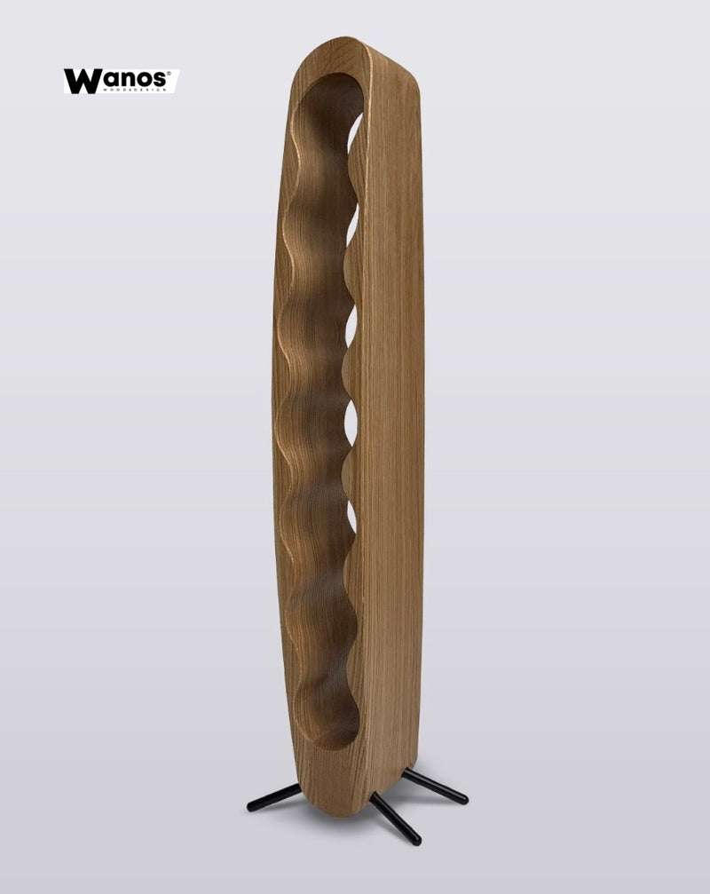 Portabottiglie di design realizzato totalmente in legno massello nobile su base minimal in metallo